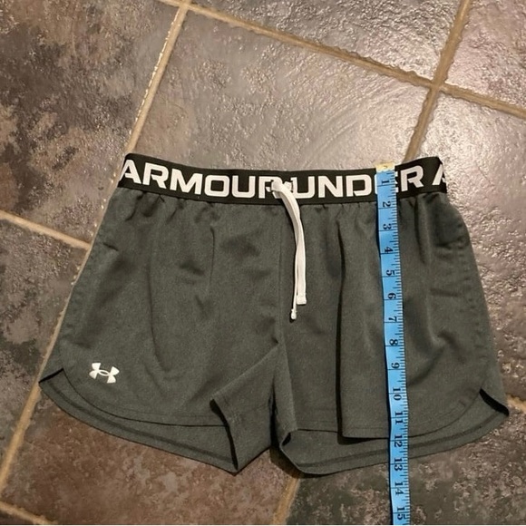Under Armour Shorts and Tank Outfit Women's Size
M - Picture 5 of 9
